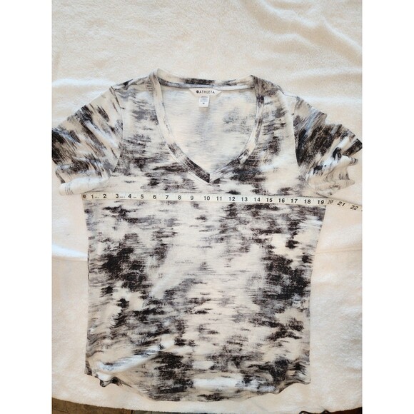 ATHLETA INVERSION BLACK SCOOP V-NECK SHORT SLEEVE BREEZY TEE Sz Medium - Picture 4 of 7